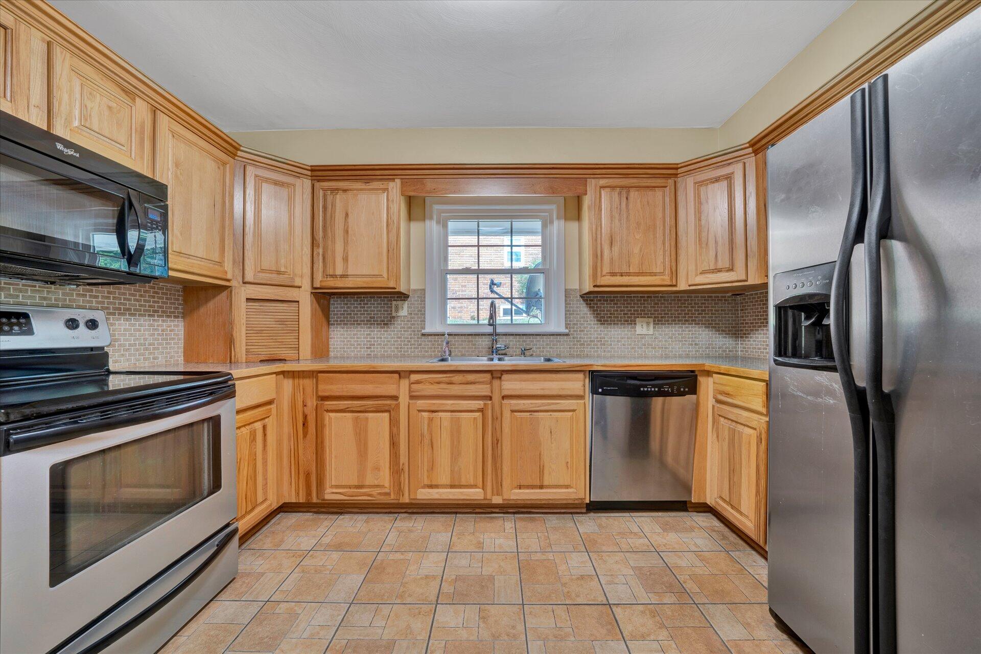 2501 Sprucewood Road Southwest Roanoke, VA 24015 - Photo 16 of 46 Kitchen