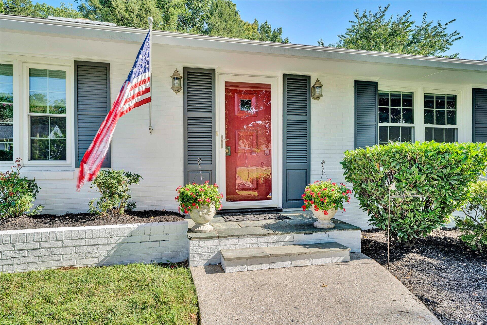 2501 Sprucewood Road Southwest Roanoke, VA 24015 - Photo 3 of 46 04-DSC00010