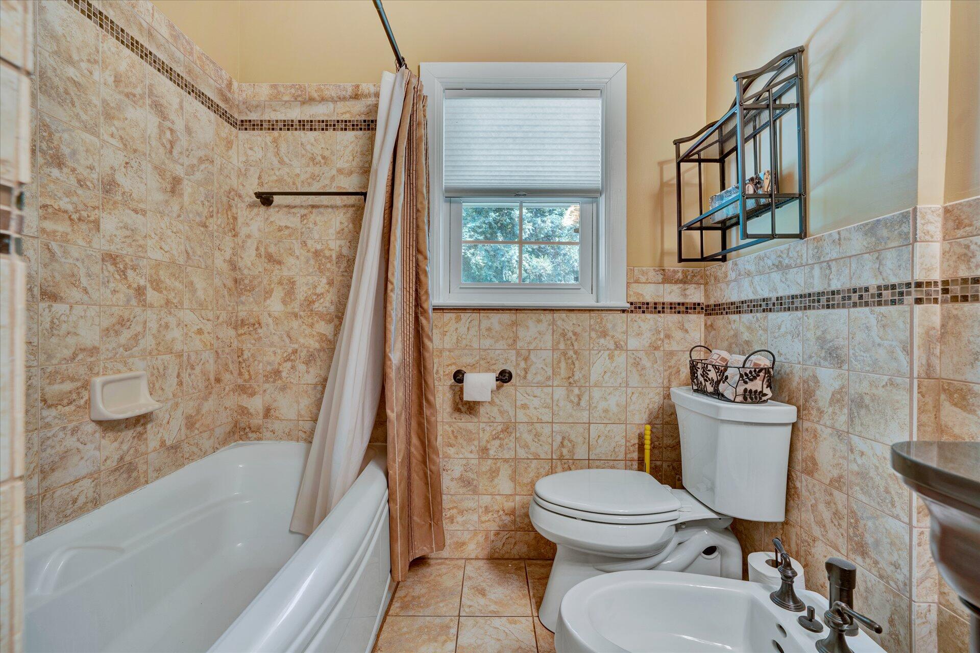2501 Sprucewood Road Southwest Roanoke, VA 24015 - Photo 24 of 46 Hall Bath