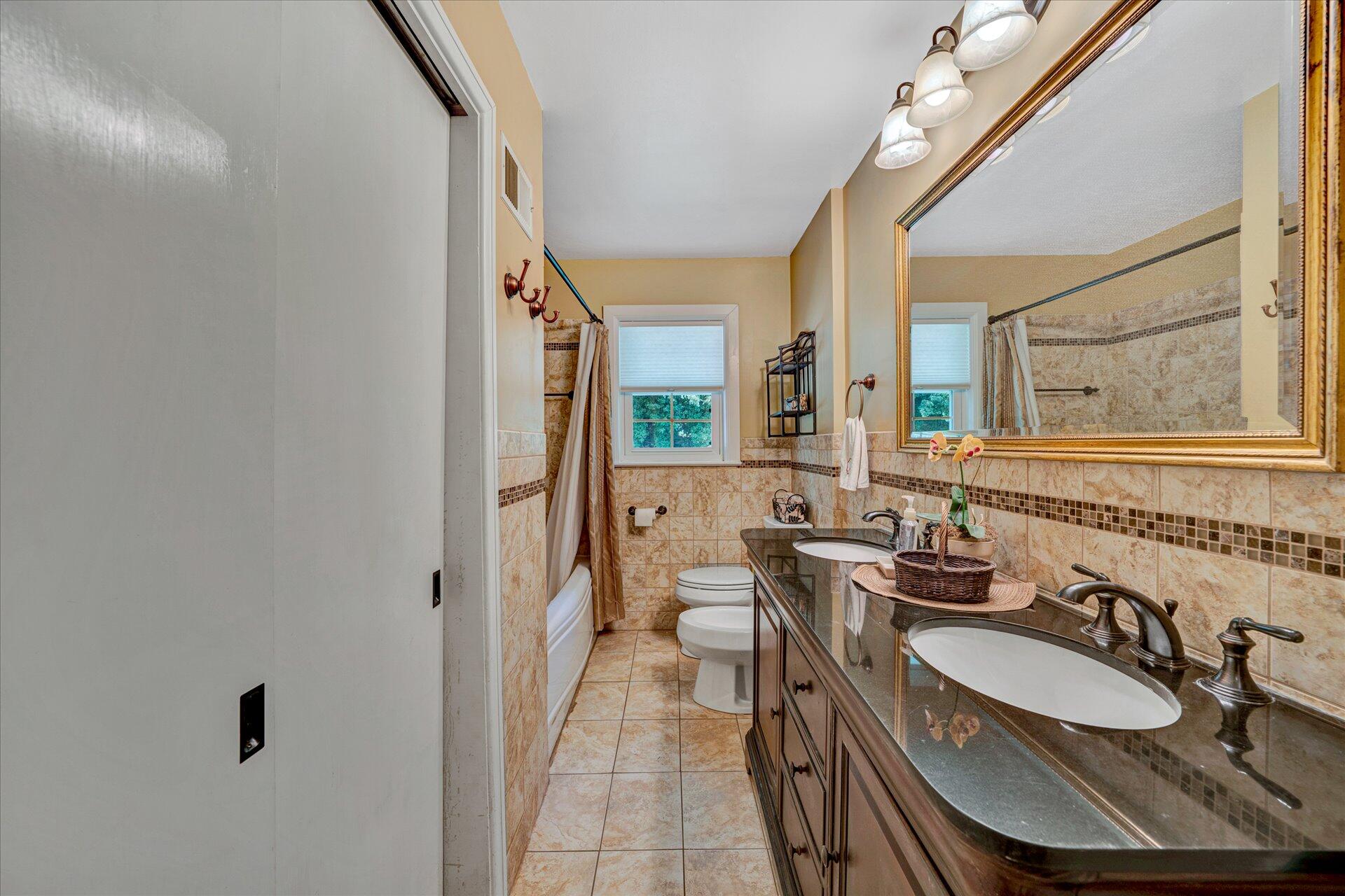 2501 Sprucewood Road Southwest Roanoke, VA 24015 - Photo 25 of 46 Hall Bath