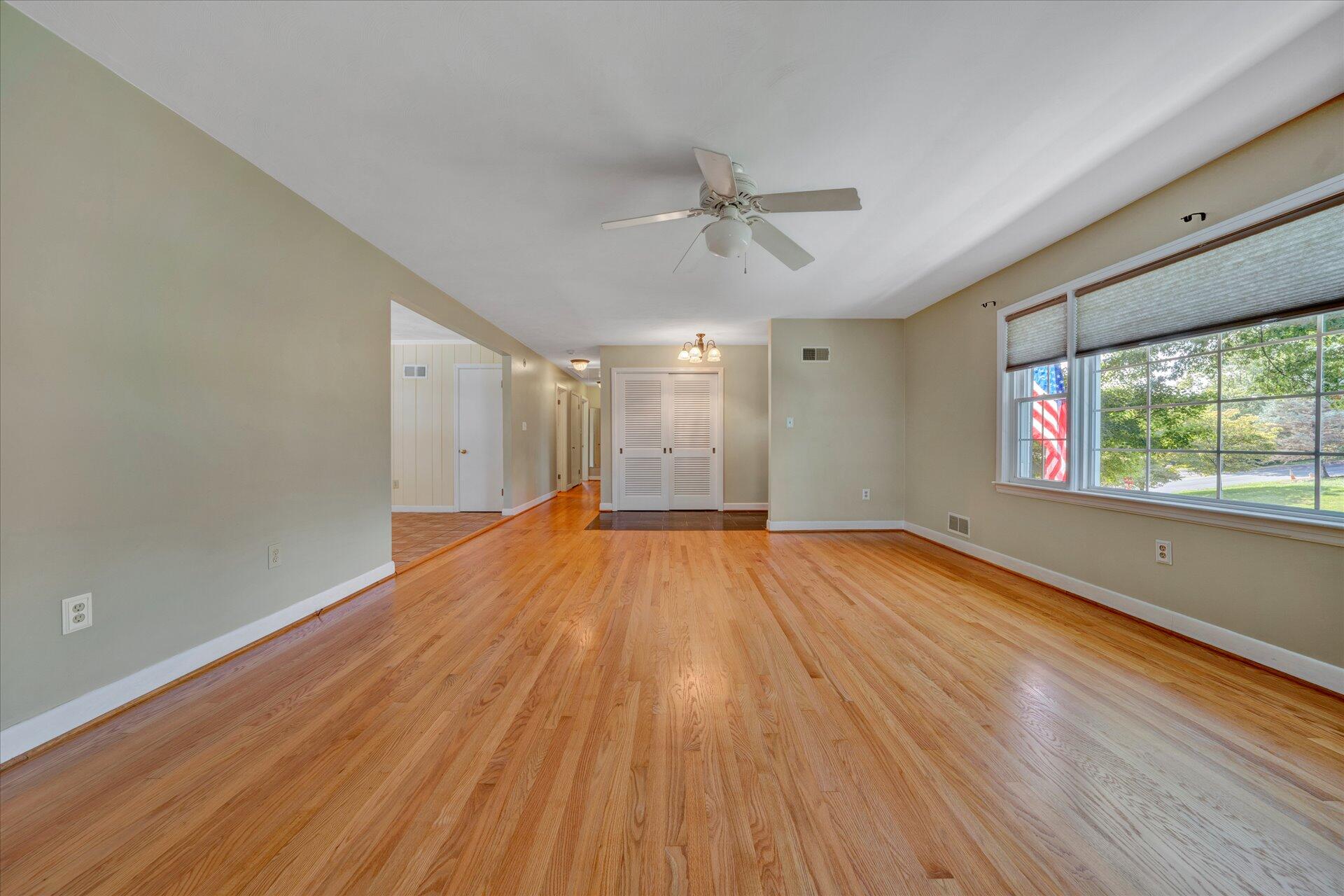2501 Sprucewood Road Southwest Roanoke, VA 24015 - Photo 7 of 46 Living Room