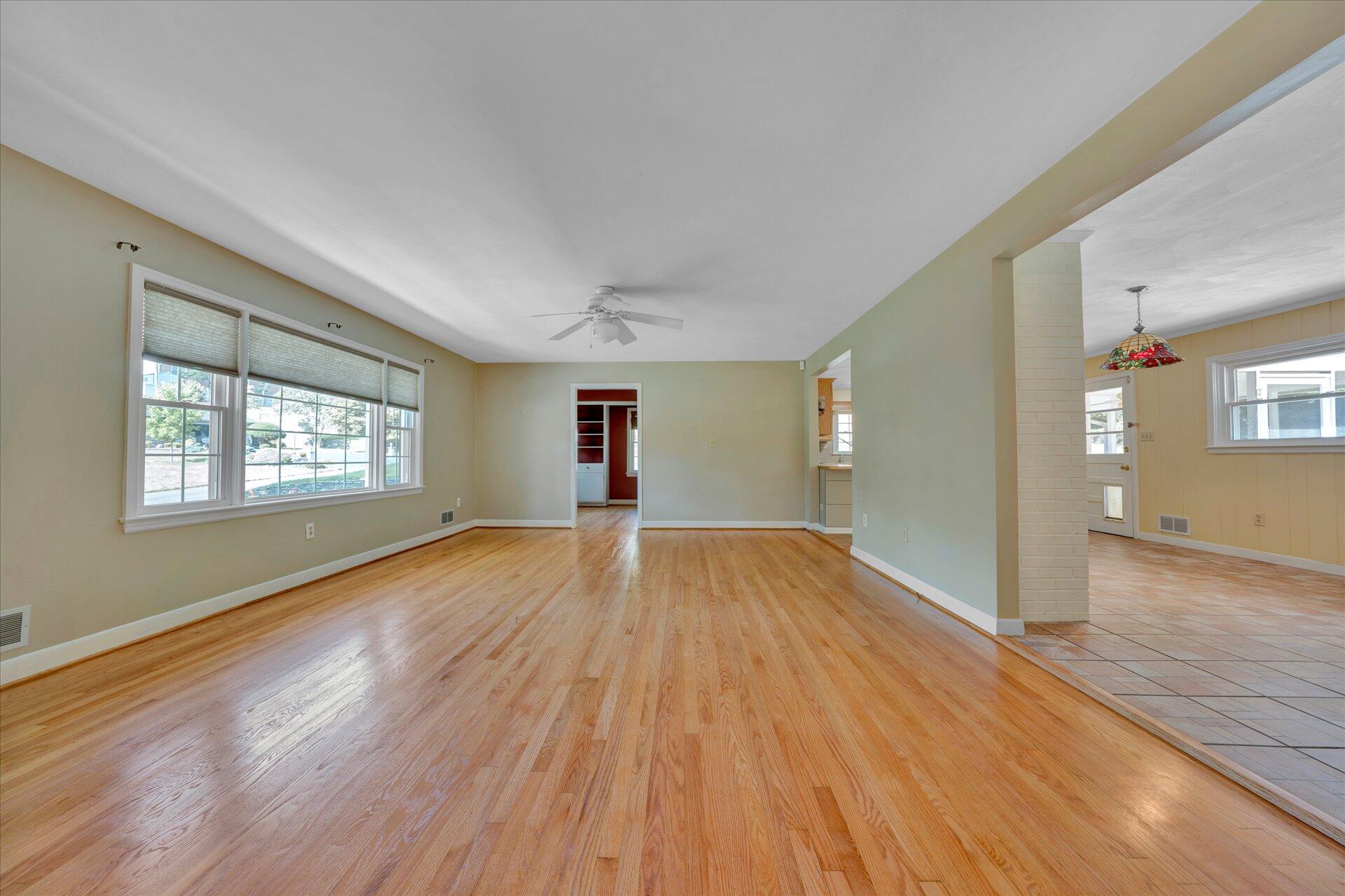 2501 Sprucewood Road Southwest Roanoke, VA 24015 - Photo 8 of 46 Living Room