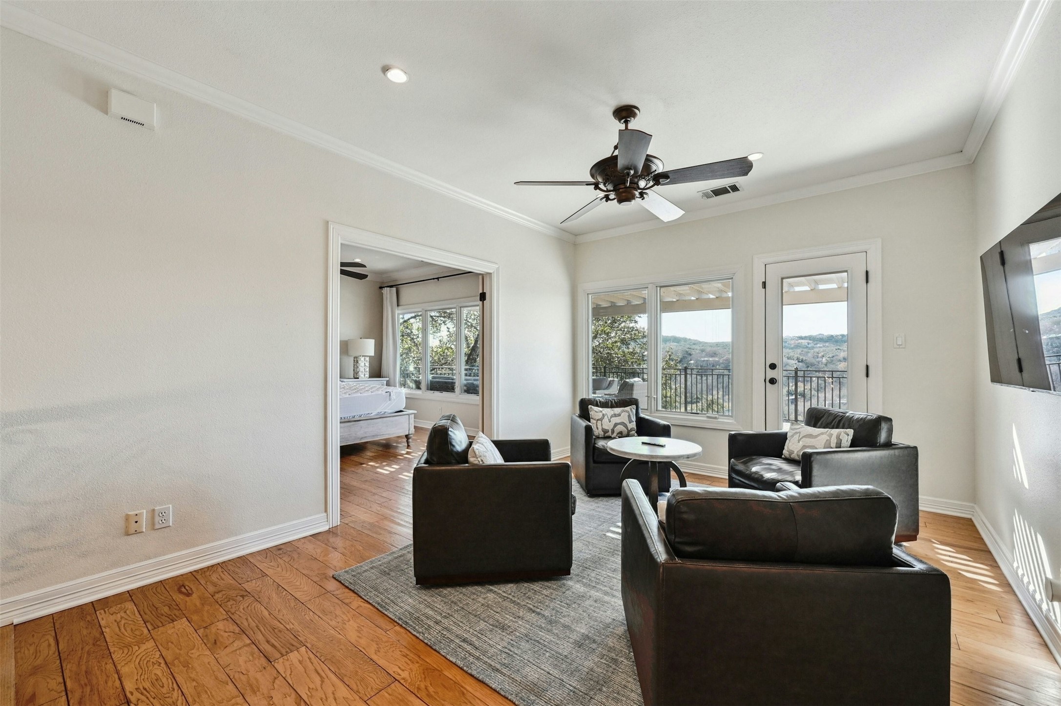 5606 Craggy Point Austin, TX 78731 - Photo 16 of 39 a living room with furniture