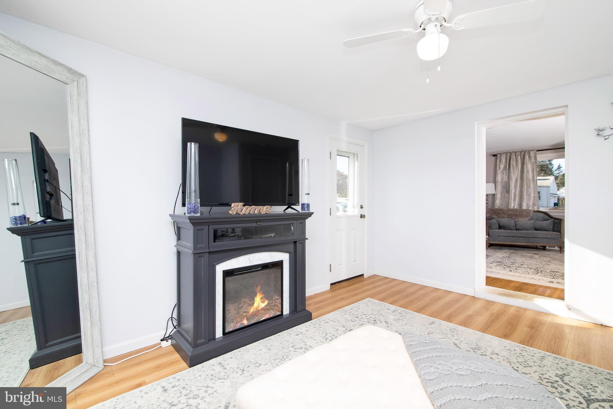 29 Hillside Road Broomall, PA 19008 - Photo 12 of 33 Opt 3rd Bedroom currently used as a den/family rm