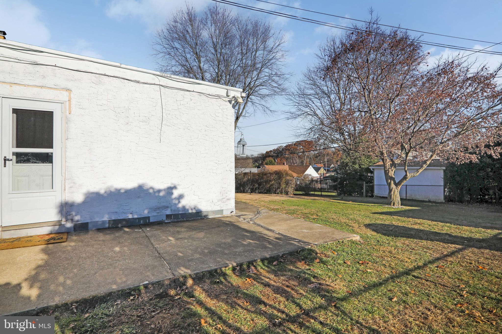 29 Hillside Road Broomall, PA 19008 - Photo 28 of 33 Spacious and fenced-in yard!