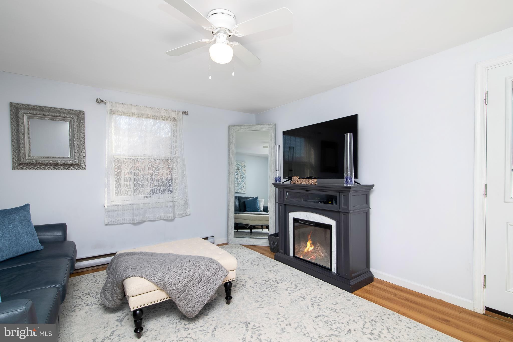 29 Hillside Road Broomall, PA 19008 - Photo 10 of 33 Opt 3rd Bedroom currently used as a den/family rm
