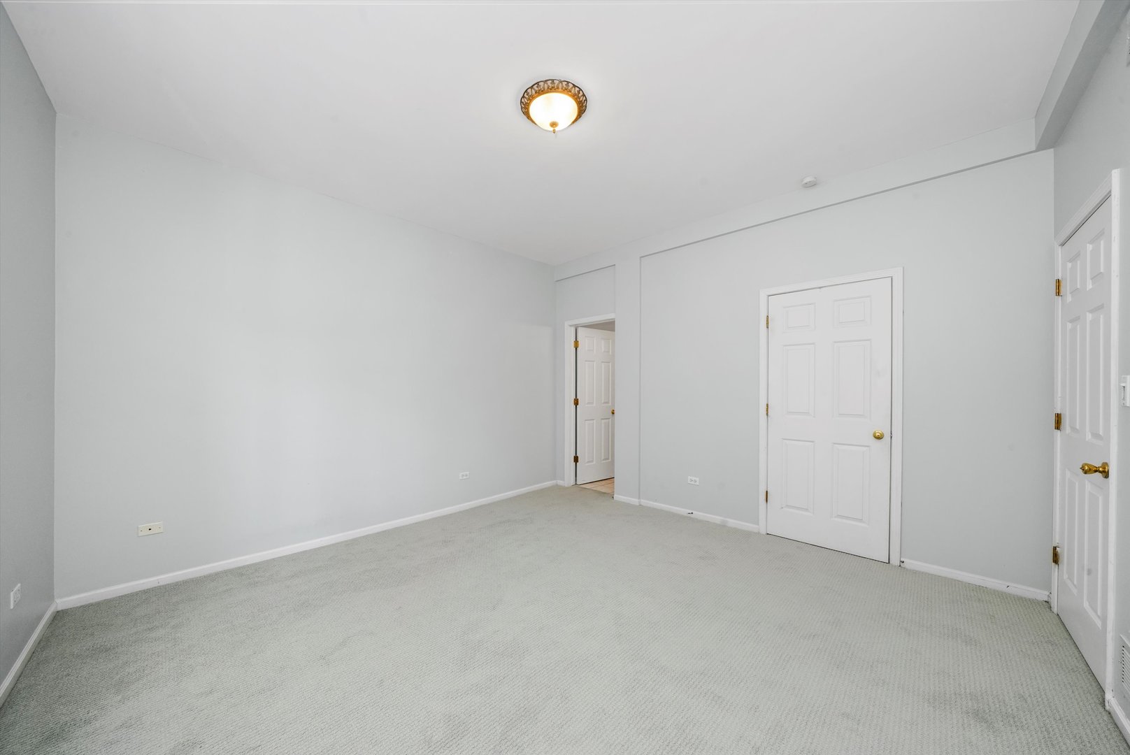 4536 North Sheridan Road, Unit 204 Chicago, IL 60640 - Photo 12 of 24 a view of an empty room