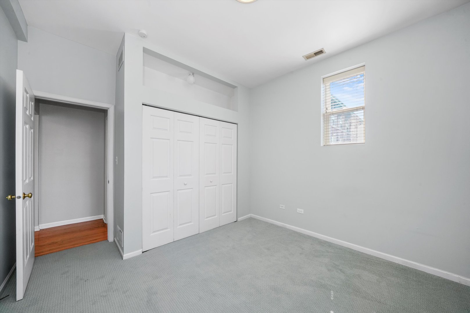 4536 North Sheridan Road, Unit 204 Chicago, IL 60640 - Photo 18 of 24 an empty room with closet