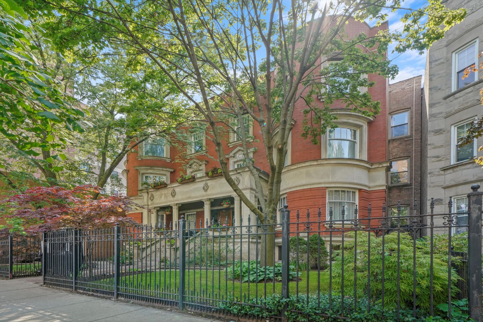4536 North Sheridan Road, Unit 204 Chicago, IL 60640 - Photo 24 of 24 a view of a brick building next to a yard