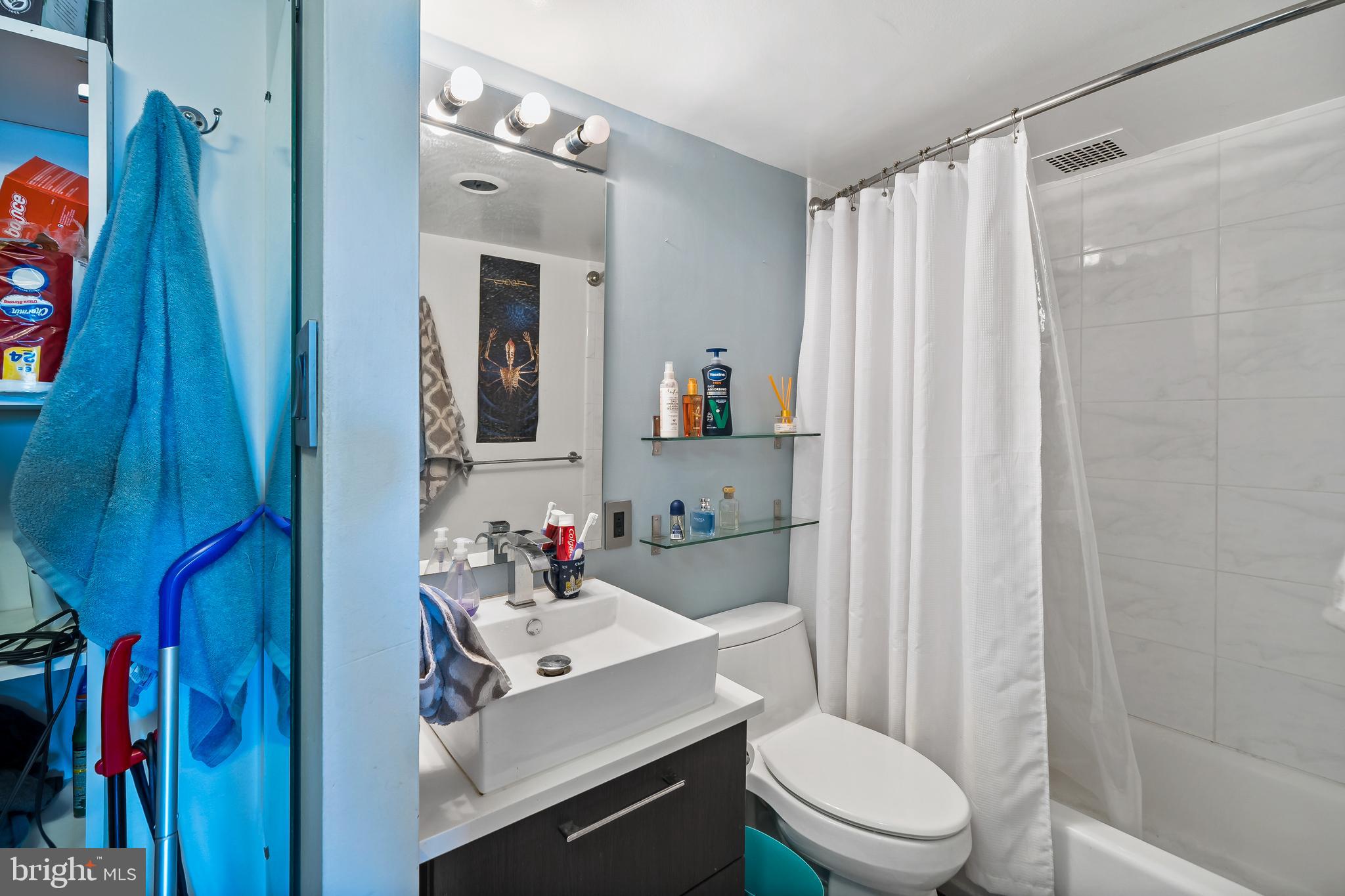 224-30 West Rittenhouse Square, Unit 715B Philadelphia, PA 19103 - Photo 10 of 14