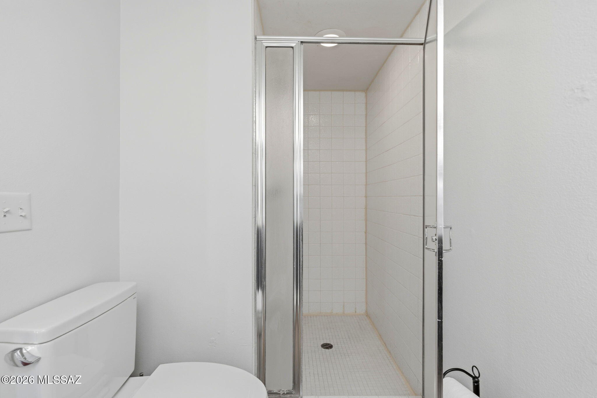 1200 East River Road, Unit G87 Tucson, AZ 85718 - Photo 19 of 30 a bathroom with a shower and toilet