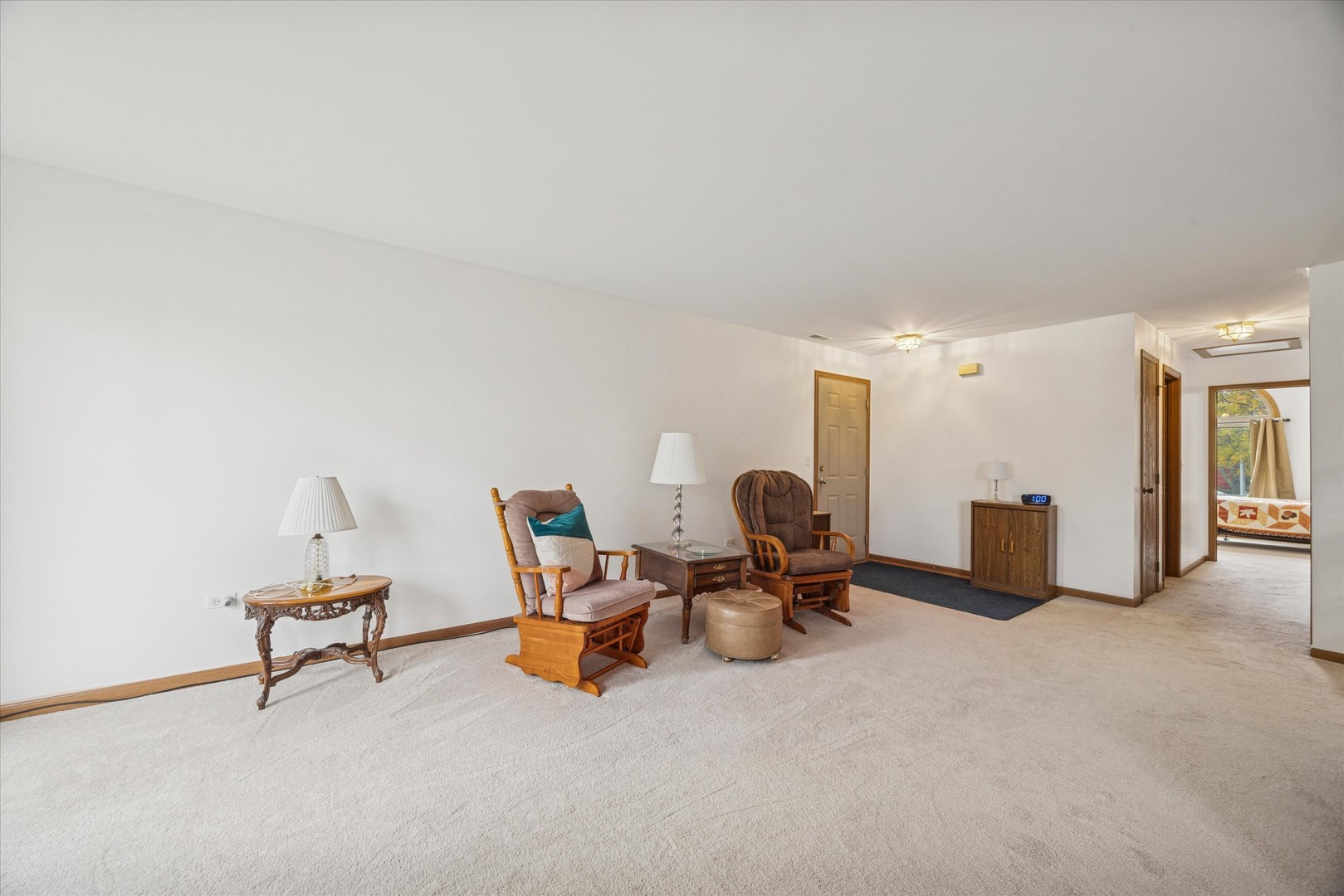 2689 Jodee Drive, Unit B Joliet, IL 60436 - Photo 5 of 16 a living room with furniture and gym equipment