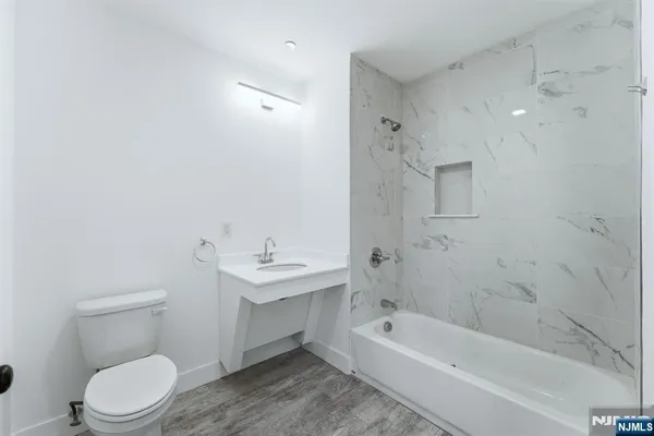 $2,400 | 95 Shepherd Lane, Unit B307, Totowa, NJ 07512