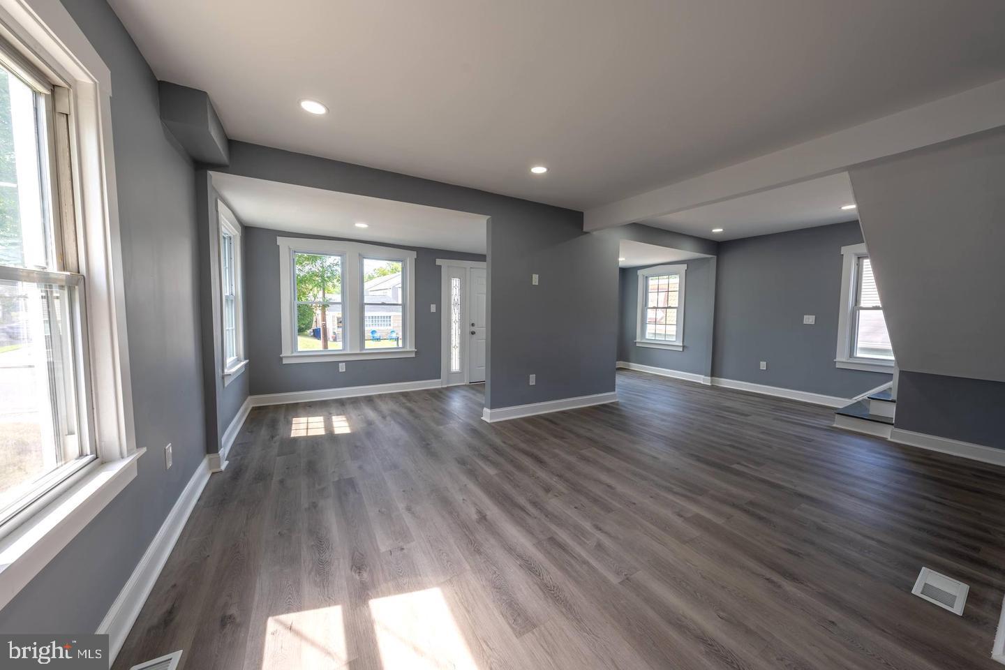 316 Clements Bridge Road Barrington, NJ 08007 - Photo 16 of 36 Spacious, modern living area awaits you.