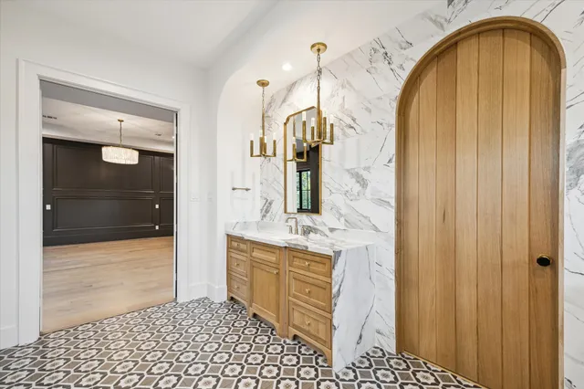 $2,239,000 | 1519 Candlelight Lane, Houston, TX 77018