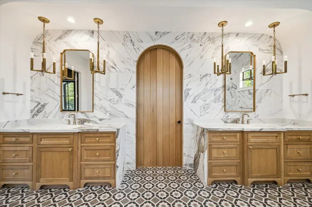 $2,239,000 | 1519 Candlelight Lane, Houston, TX 77018