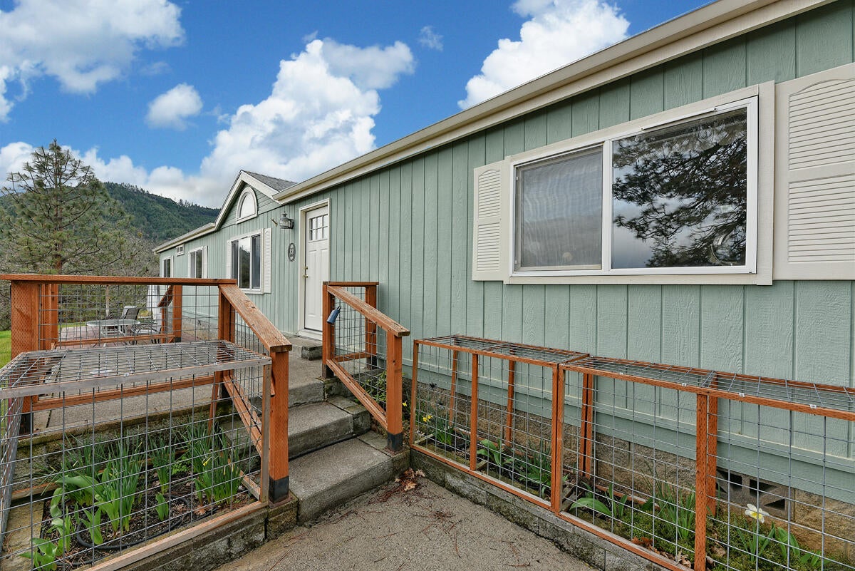 2323 Holcomb Springs Road Gold Hill, OR 97525 - Photo 4 of 53 8F751F5E-123B-436B-8B71-F7F30065895A
