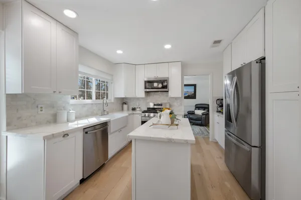 $645,000 | 30 Eagle Rock Place, The Woodlands, TX 77381