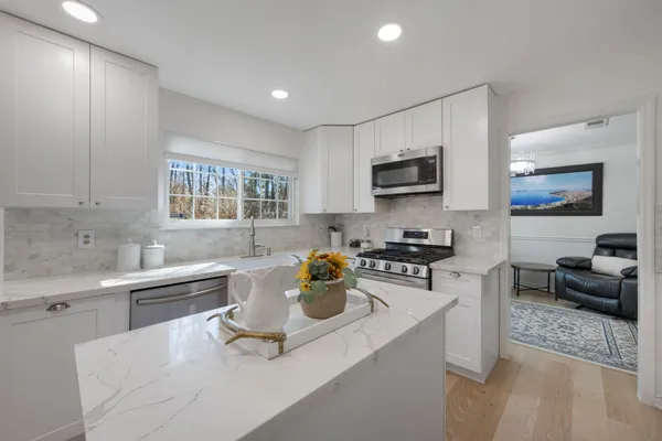 $645,000 | 30 Eagle Rock Place, The Woodlands, TX 77381