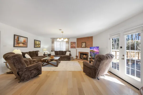 $645,000 | 30 Eagle Rock Place, The Woodlands, TX 77381