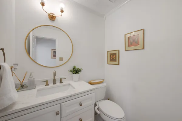$645,000 | 30 Eagle Rock Place, The Woodlands, TX 77381