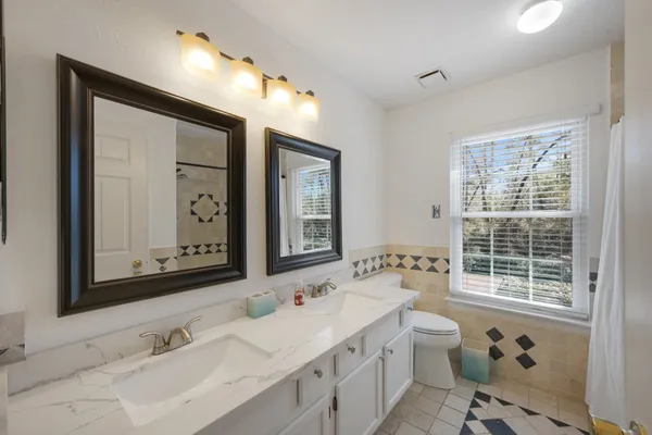 $645,000 | 30 Eagle Rock Place, The Woodlands, TX 77381