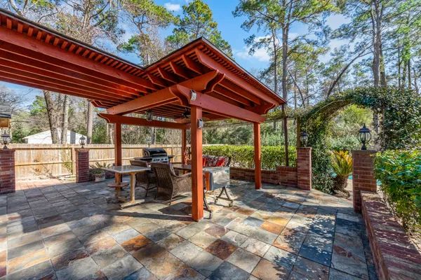 $645,000 | 30 Eagle Rock Place, The Woodlands, TX 77381