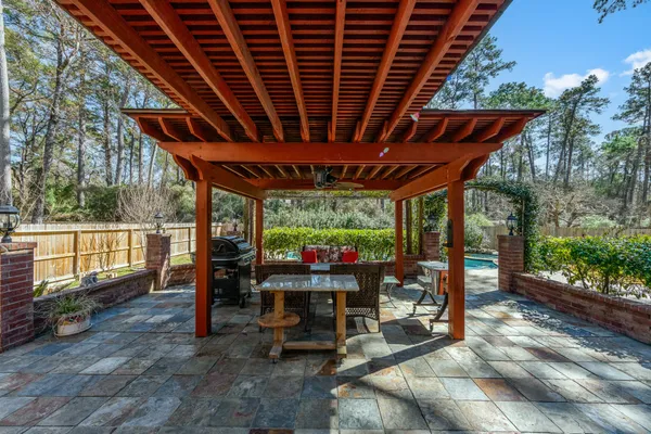 $645,000 | 30 Eagle Rock Place, The Woodlands, TX 77381