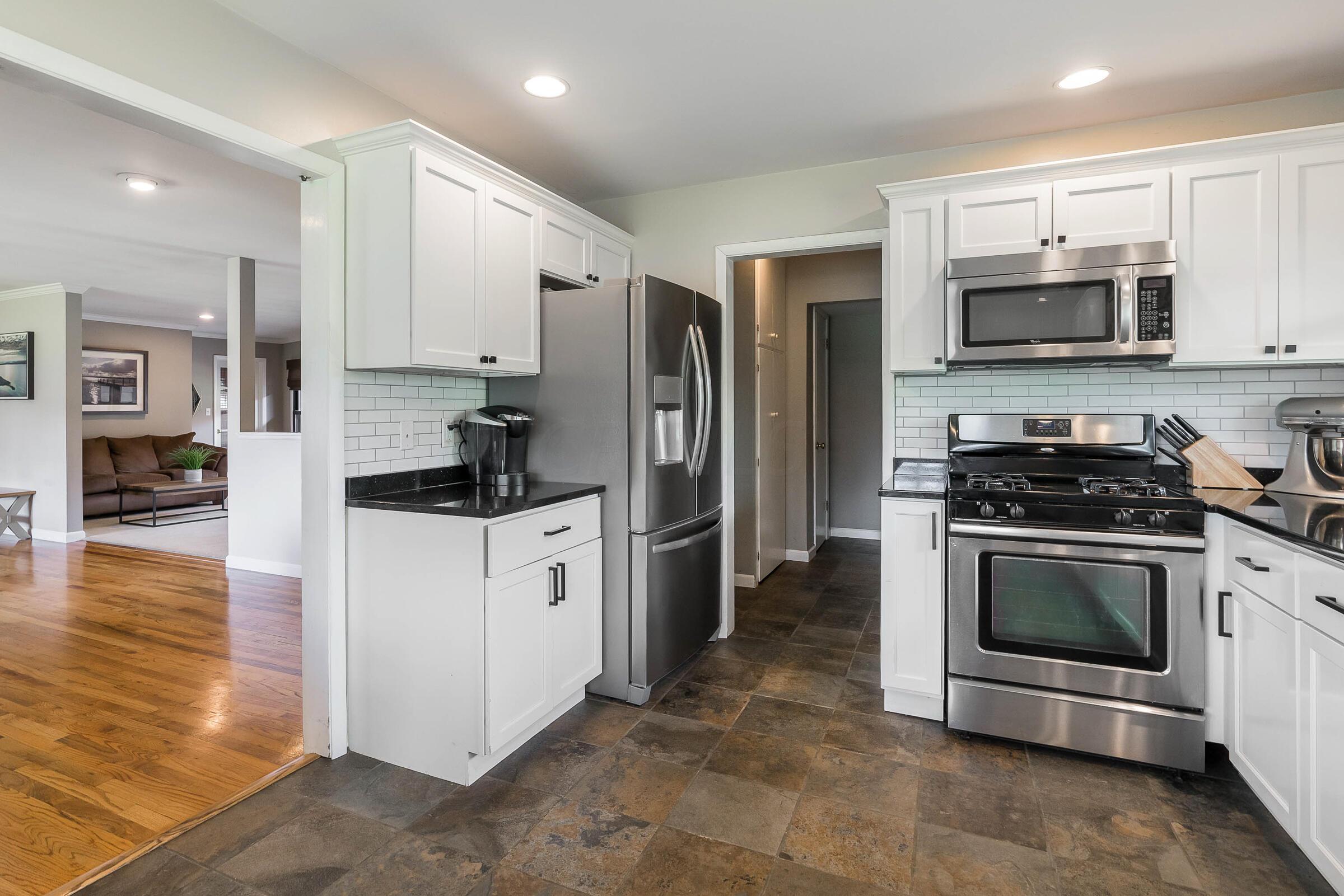 3177 Leeds Road Columbus, OH 43221 - Photo 12 of 32 Kitchen