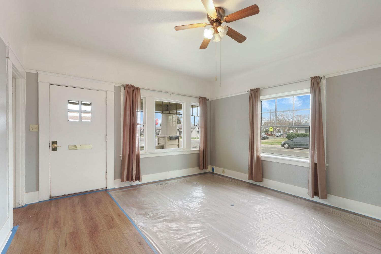 400 Chestnut Street Lodi, CA 95240 - Photo 11 of 36 a view of an empty room with a window