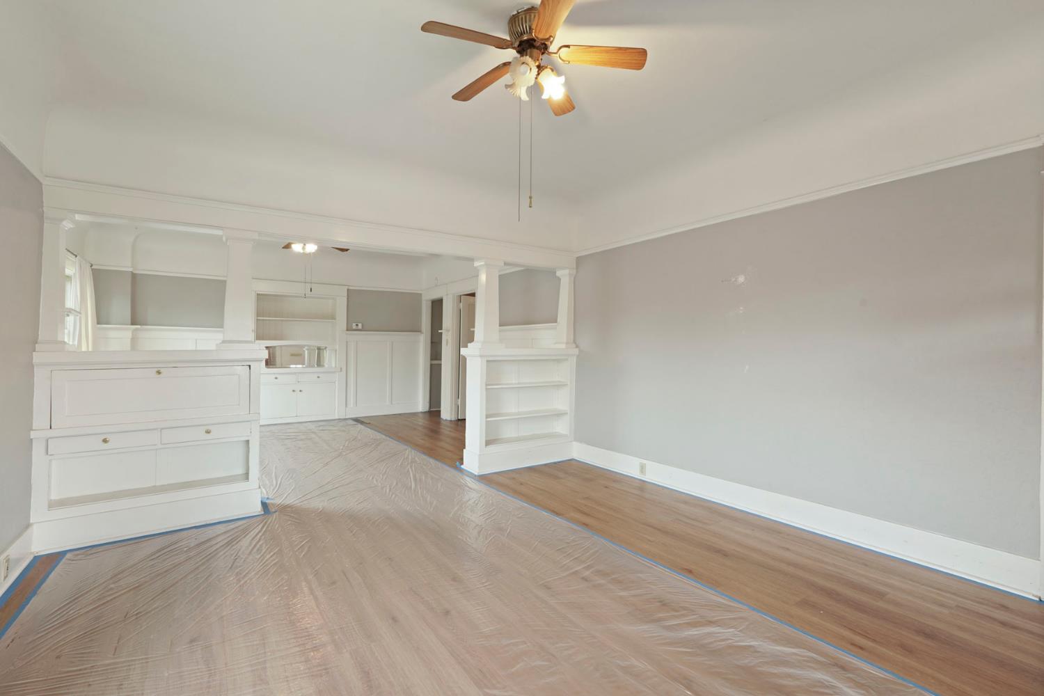 400 Chestnut Street Lodi, CA 95240 - Photo 13 of 36 an empty room with a cabinet and mirrors