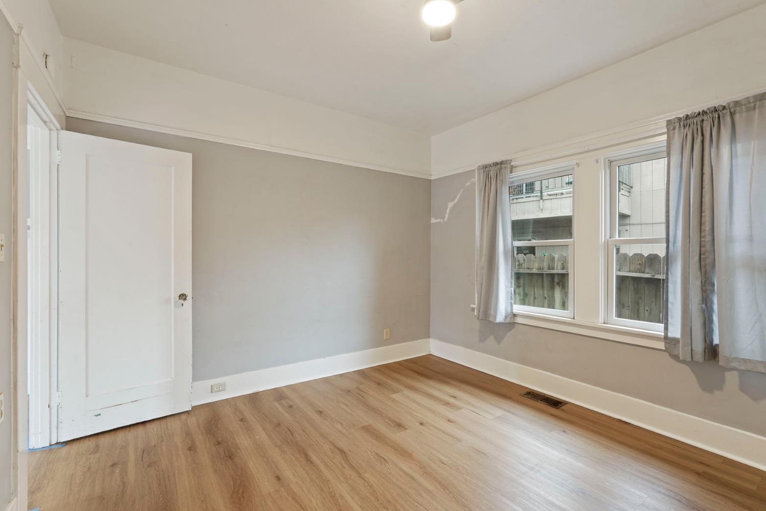 400 Chestnut Street Lodi, CA 95240 - Photo 21 of 36 an empty room with wooden floor and windows