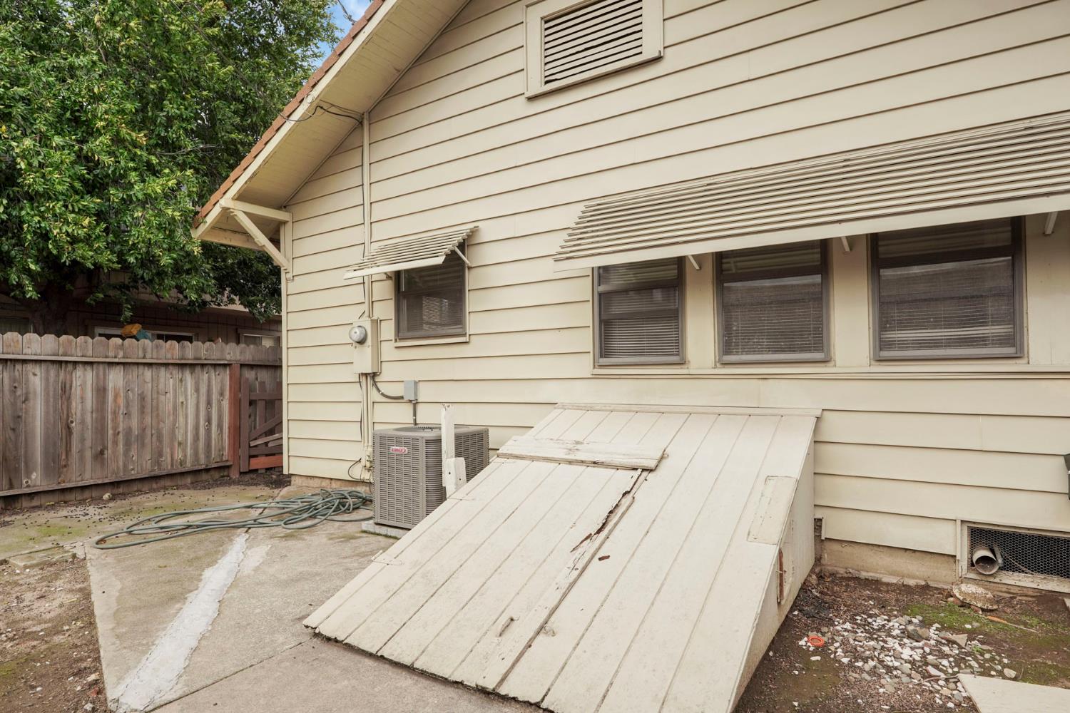 400 Chestnut Street Lodi, CA 95240 - Photo 36 of 36 a view of a house with a backyard