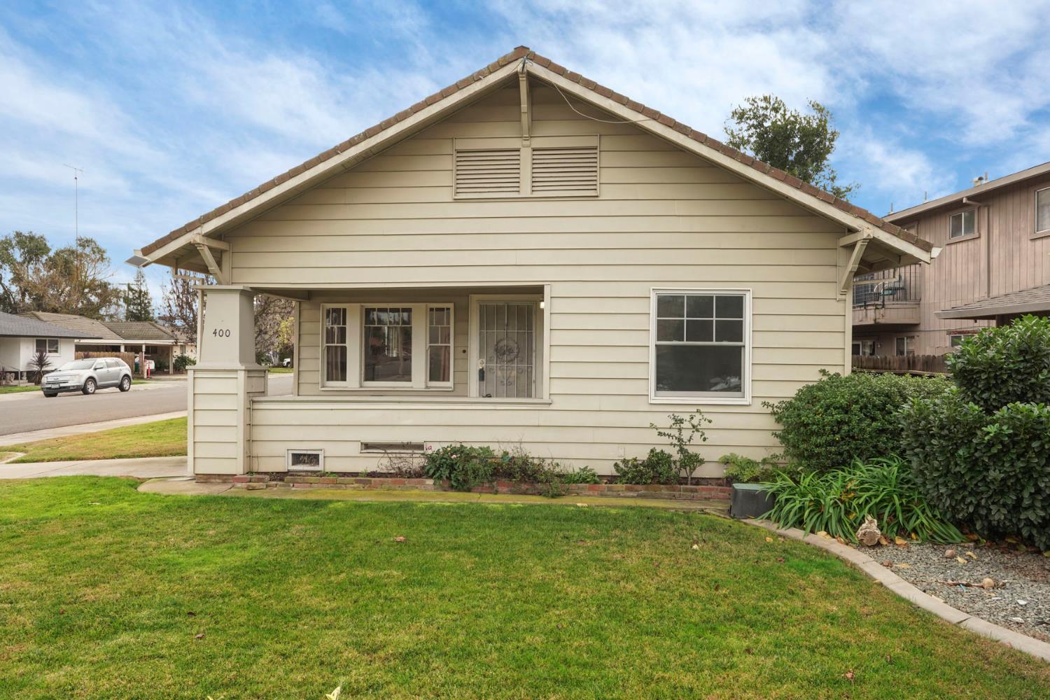 400 Chestnut Street Lodi, CA 95240 - Photo 4 of 36 a front view of a house with a yard