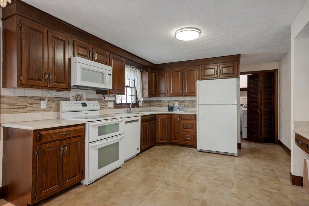 98 Maynard Farm Road Sudbury, MA 01776 - Photo 6 of 37 Gallery Image 6
