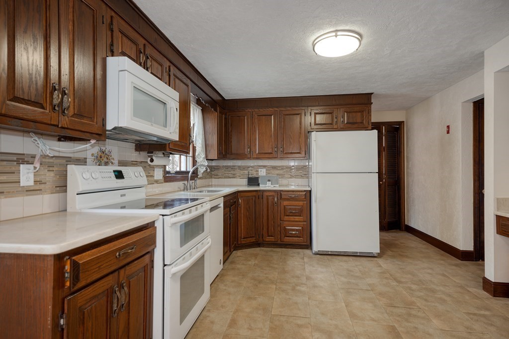 98 Maynard Farm Road Sudbury, MA 01776 - Photo 7 of 37 Gallery Image 7