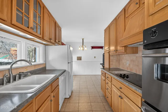 $479,900 | 10 Campus View Drive, Colonie, NY 12211