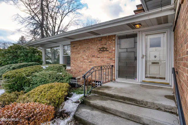 $479,900 | 10 Campus View Drive, Colonie, NY 12211