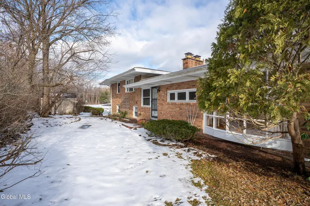 $479,900 | 10 Campus View Drive, Colonie, NY 12211