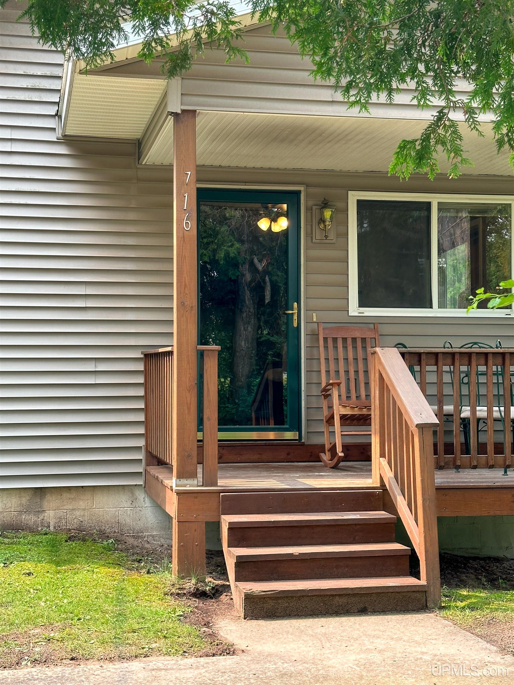 716 Cleveland Avenue Ishpeming, MI 49849 - Photo 2 of 33