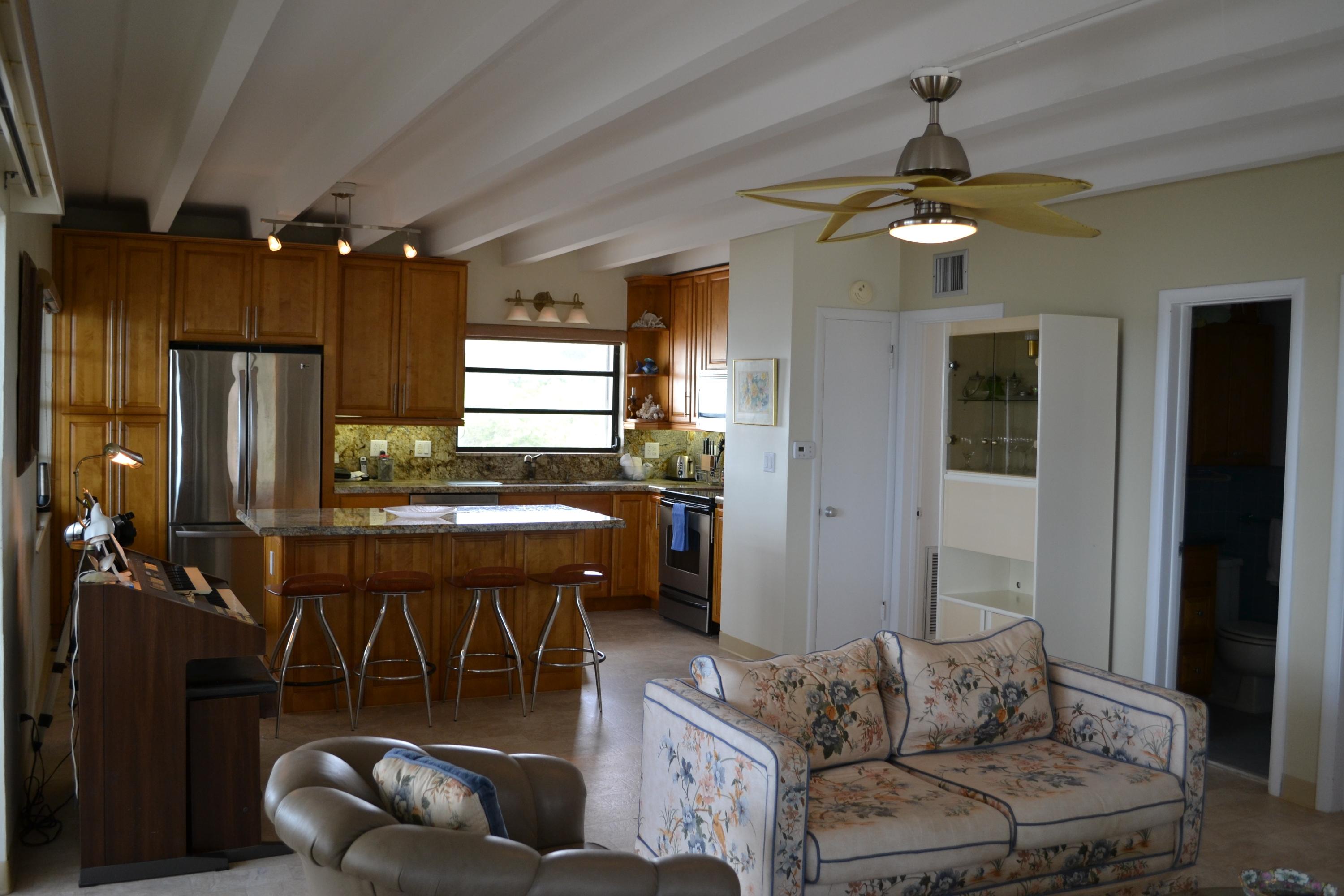 30 East Beach Road Tavernier, FL 33070 - Photo 11 of 26 Large Living Area
