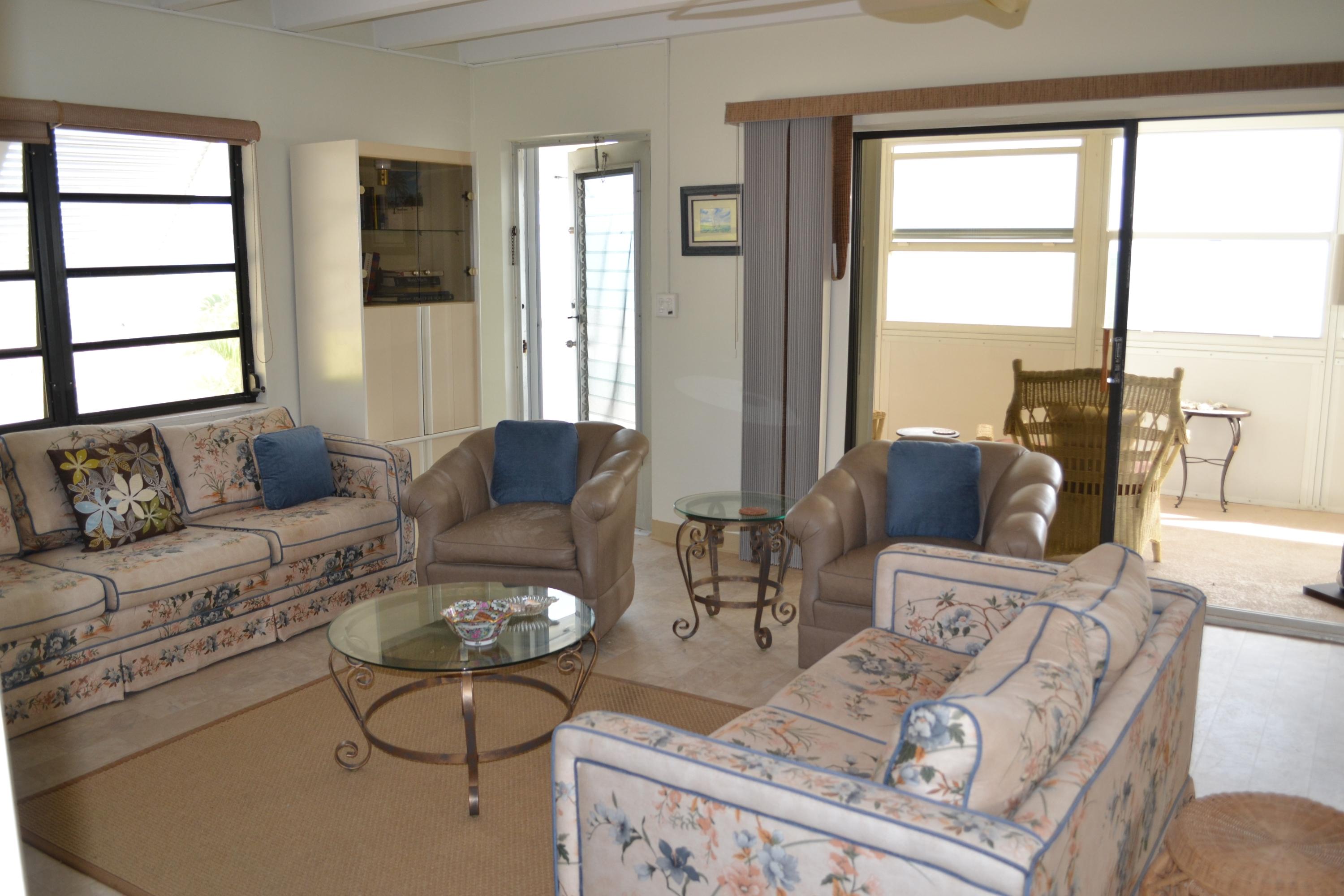 30 East Beach Road Tavernier, FL 33070 - Photo 12 of 26 Living Room