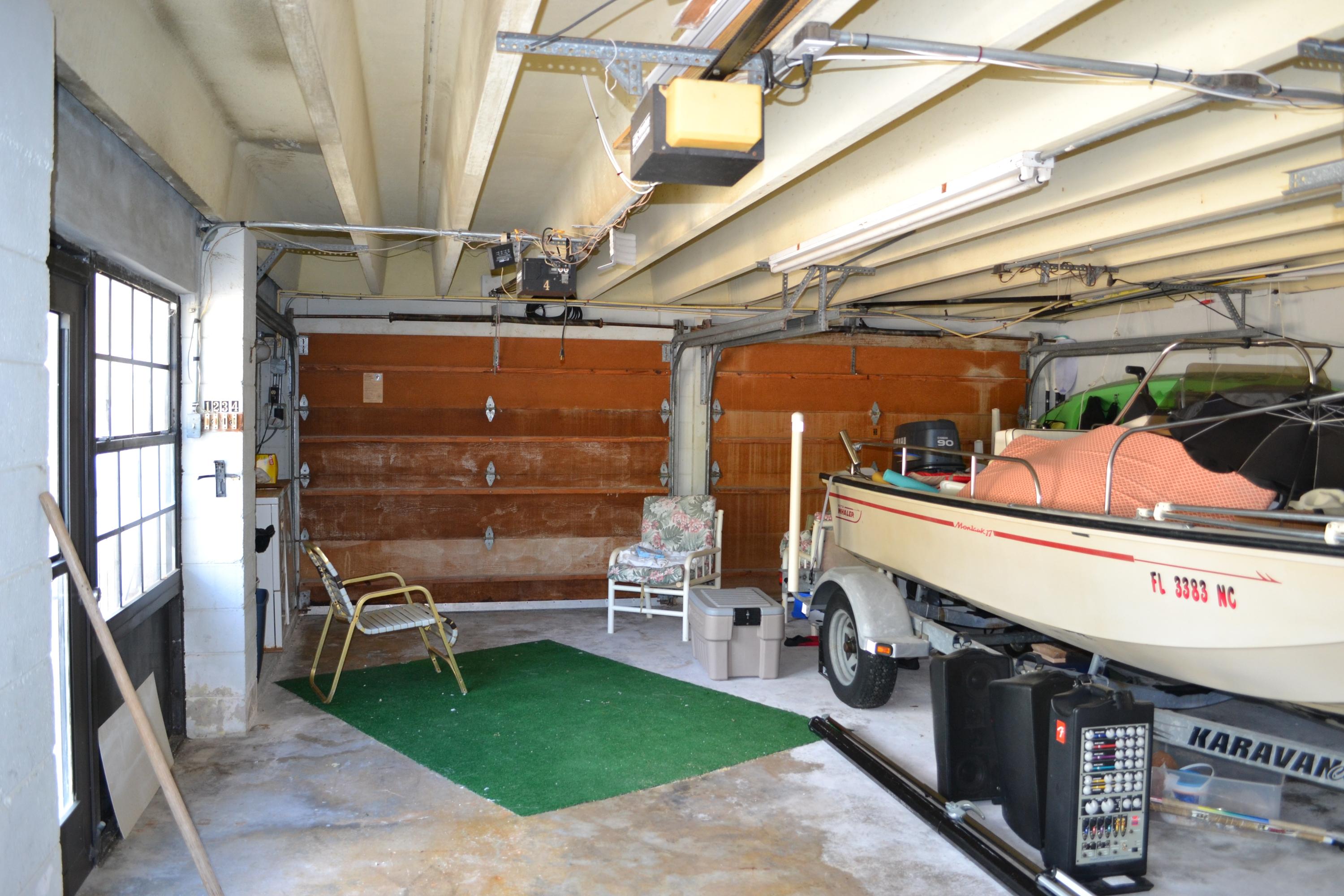 30 East Beach Road Tavernier, FL 33070 - Photo 18 of 26 Double sided Garage