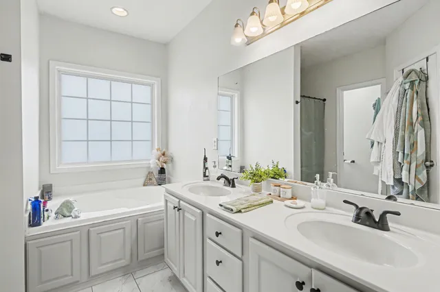 $450,000 | 6002 Forrest Drive, Greenbrier, TN 37073