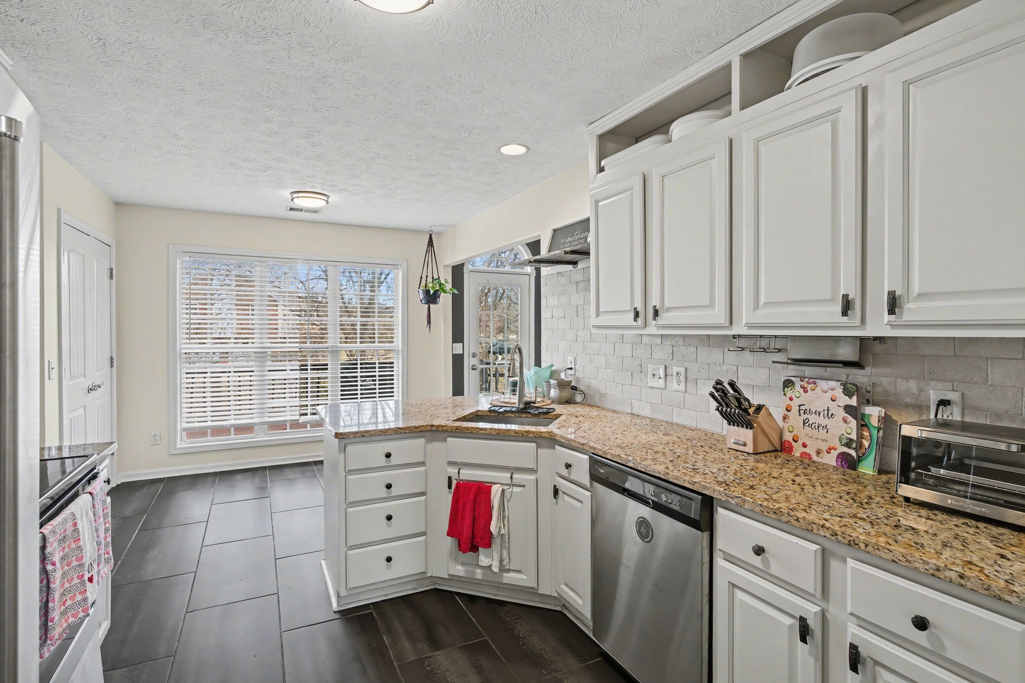 6002 Forrest Drive Greenbrier, TN 37073 - Photo 9 of 29