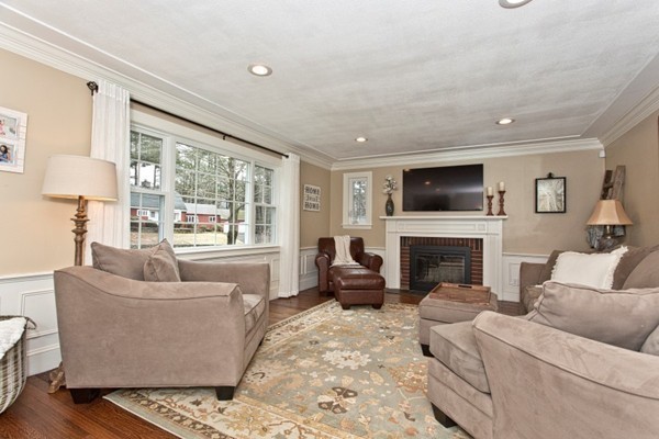 6 Wing Road Lynnfield, MA 01940 - Photo 11 of 28 Gallery Image 11