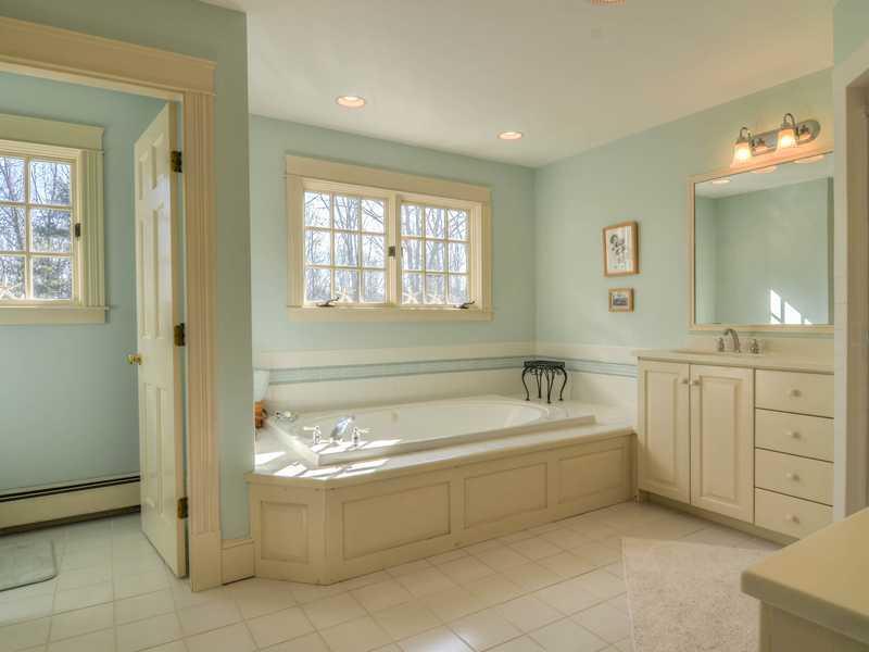 19 Stonegate Road Cape Elizabeth, ME 04107 - Photo 25 of 29 Master Bath/Spa.