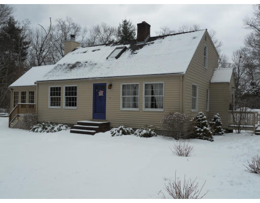 31 Smith Road Hingham, MA 02043 - Photo 1 of 8 Gallery Image 1