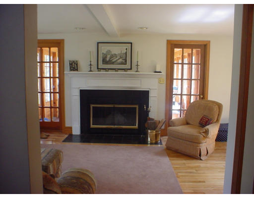 31 Smith Road Hingham, MA 02043 - Photo 6 of 8 Gallery Image 6