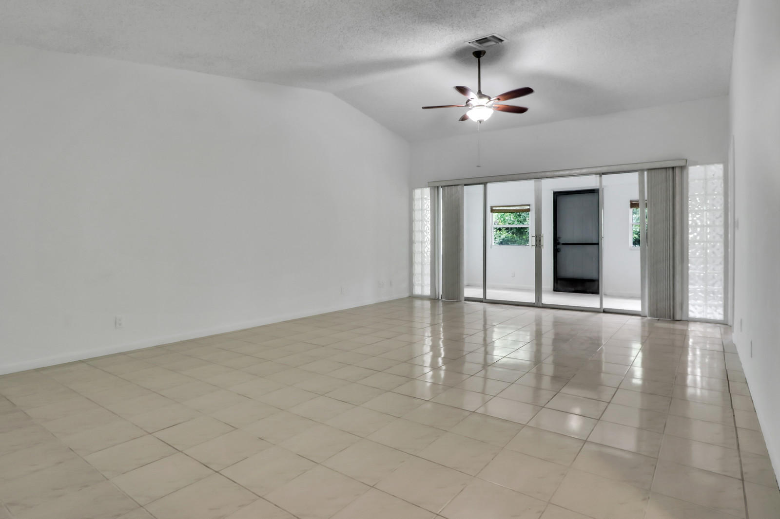 470 Northeast 47th Street Boca Raton, FL 33431 - Photo 11 of 32 09_Image_9_of_27_mls